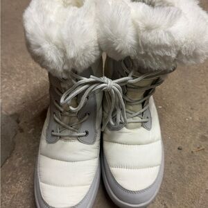 Sperry Women's White Faux Fur Lace-Up Winter Boots